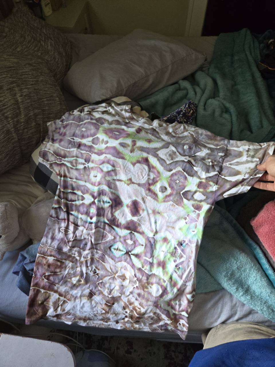 A real Glitch shirt with earthy purple pockets, mint edges and irregular pale diamond channels